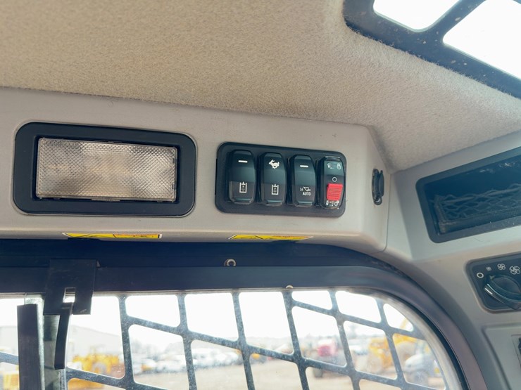 2021-caterpillar-289d3-image-24