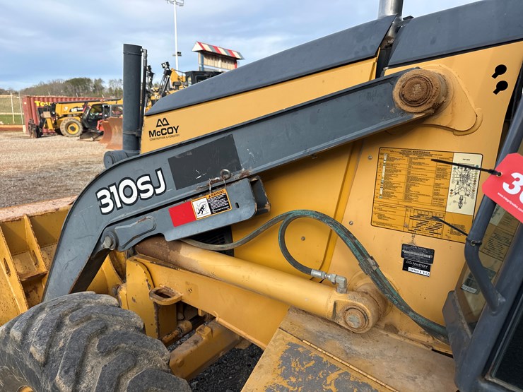 2011-deere-310sj-image-12