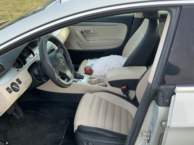 #510-•-2009-volkswagen-passat-image-14