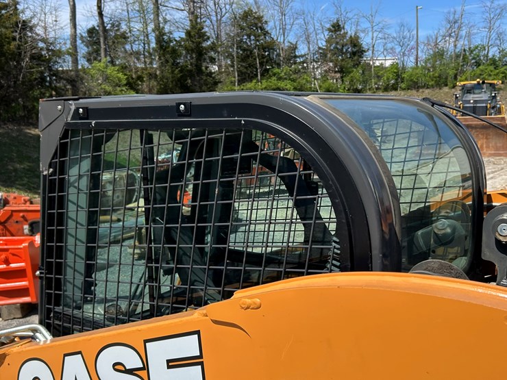 2023-case-tv450b-image-34