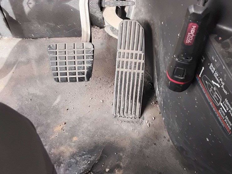 2018-freightliner-cascadia-126-image-12