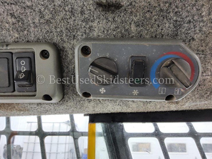 2005-bobcat-t190-image-24