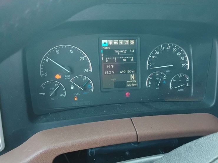 2020-freightliner-cascadia-126-image-21