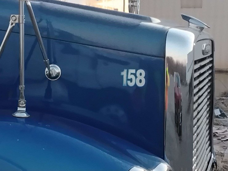 freightliner-cascadia-tractor-2015-freightliner-cascadia-3alxfb007gdg85229-mileage:-does-not-r-image-11