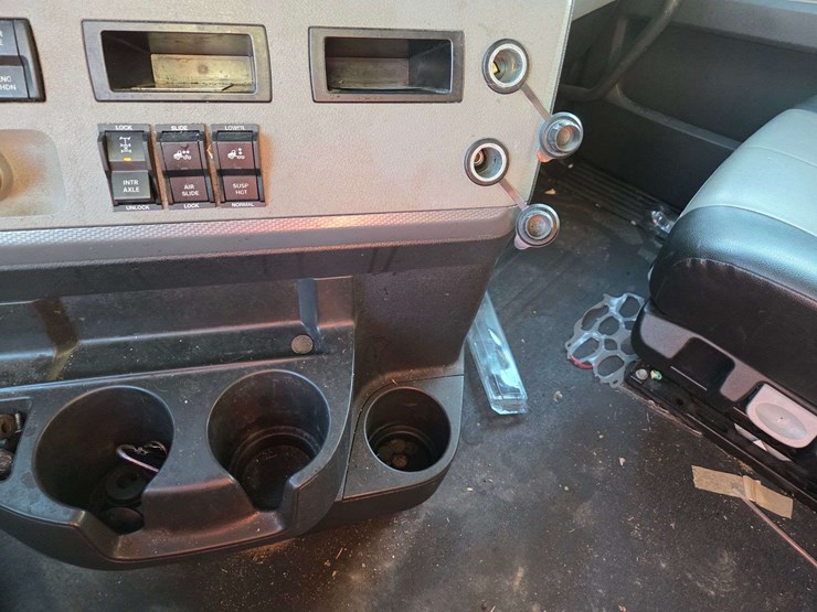 2019-freightliner-cascadia-3akjhhdr0kskr5281-mileage:-image-8