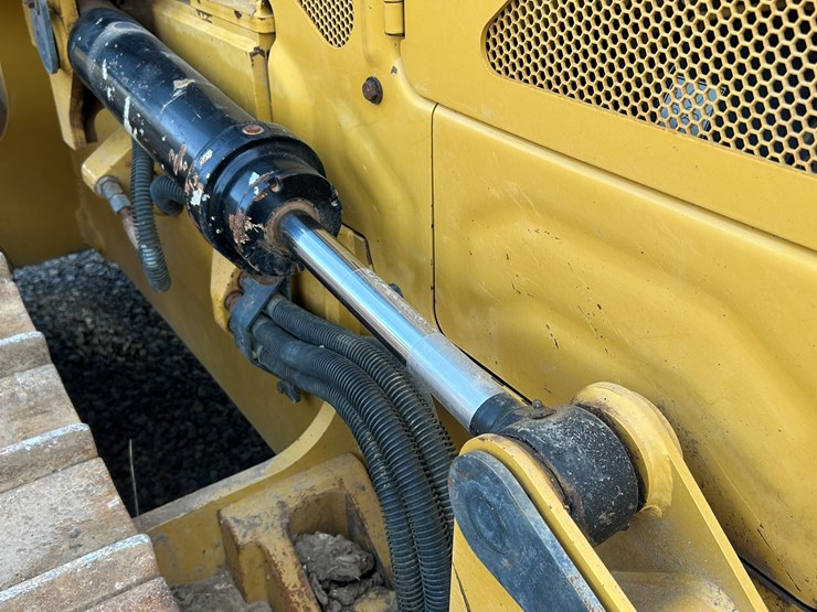 2023-caterpillar-d1-image-23