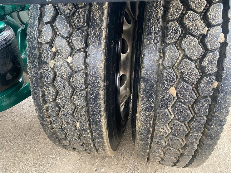 2002-peterbilt-379-image-133