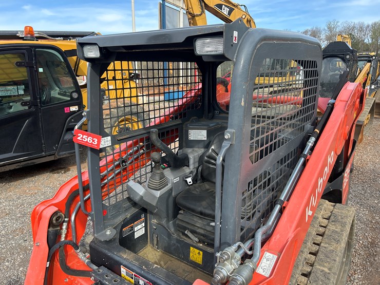 2023-kubota-svl65-2-image-45