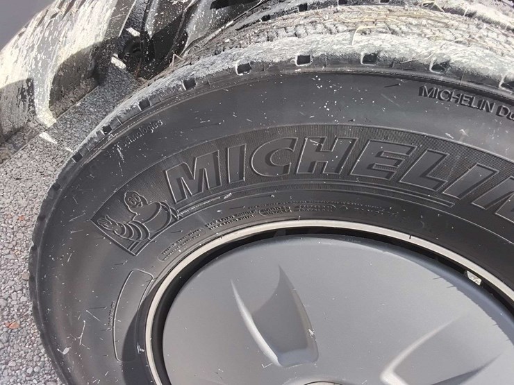 2020-freightliner-cascadia-126-image-47