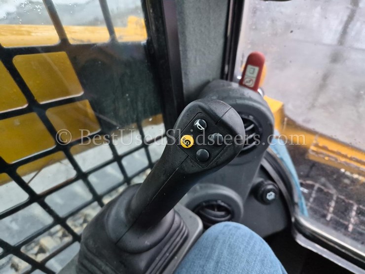 2020-caterpillar-289d3-image-24