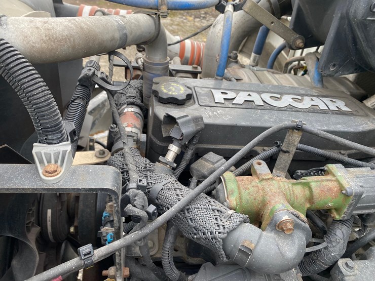 2016-peterbilt-325-image-53