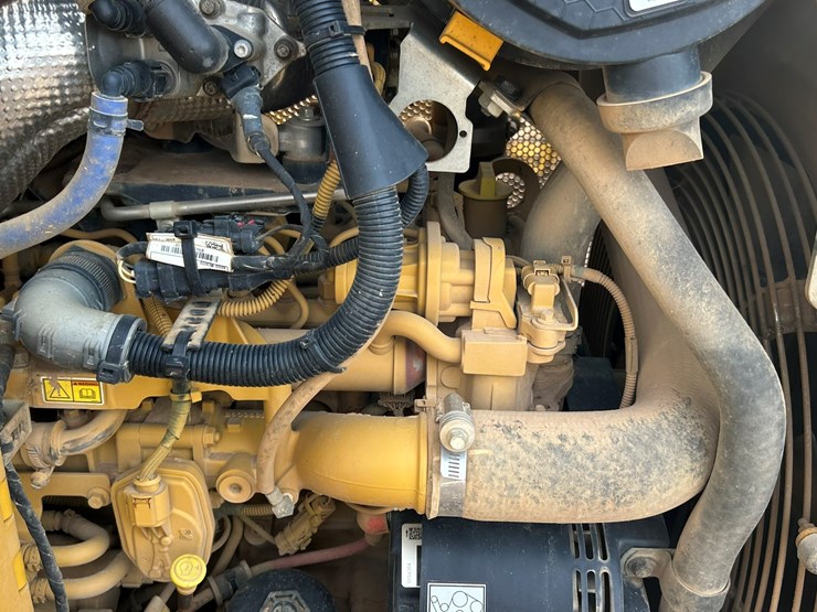 2023-caterpillar-d1-image-29