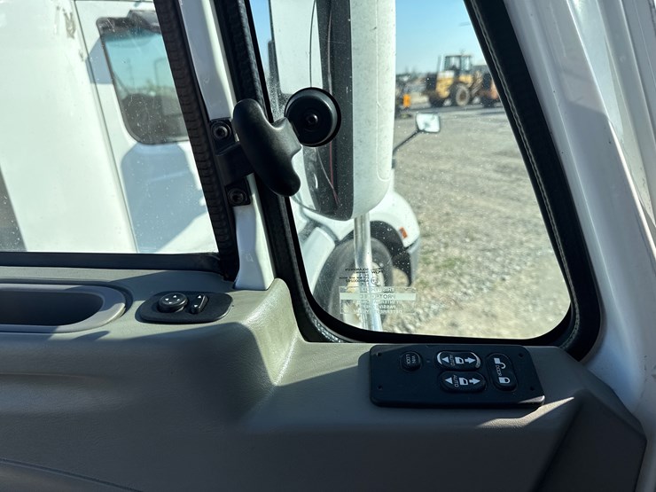 2011-international-prostar-image-60