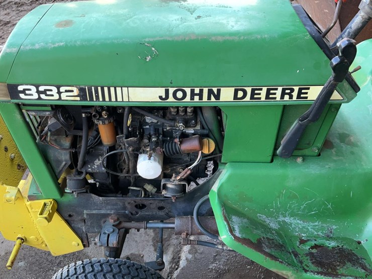 john-deere-332-image-10