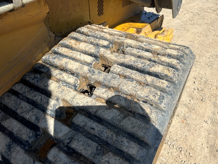 2015-deere-333e-image-49