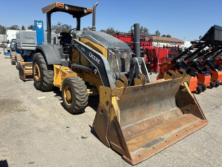 2017-deere-210lep-image-1