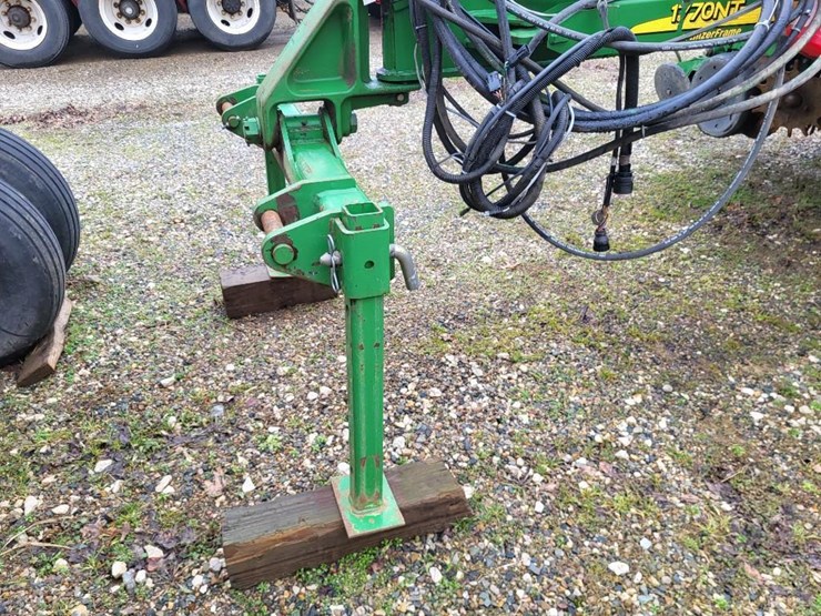 2010-john-deere-1770nt-image-12