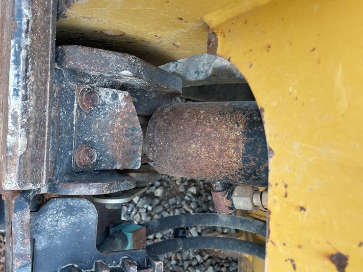 2017-caterpillar-259d-image-12