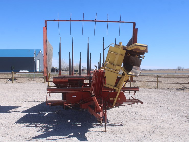 new-holland-1033-image-8