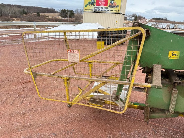 john-deere-336-image-14