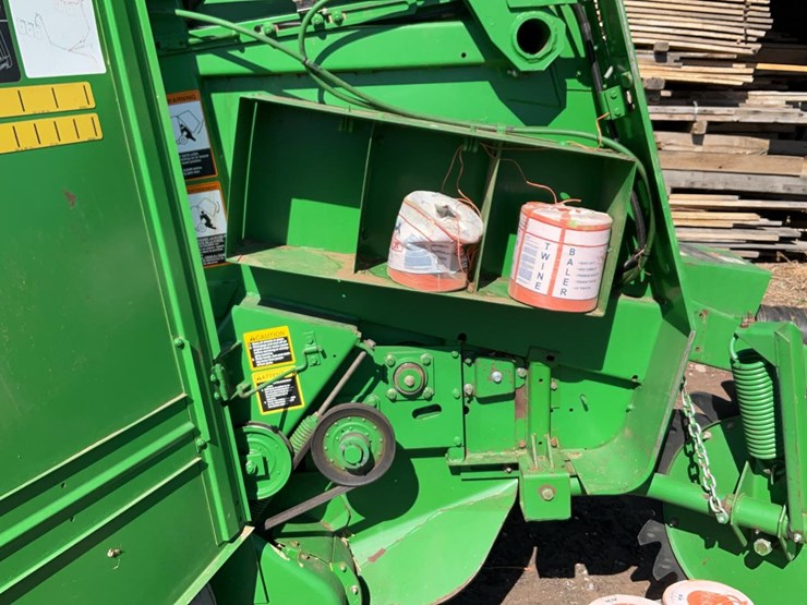 john-deere-335-image-24