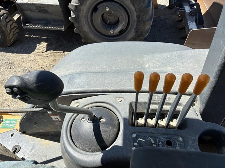 2017-deere-210lep-image-25