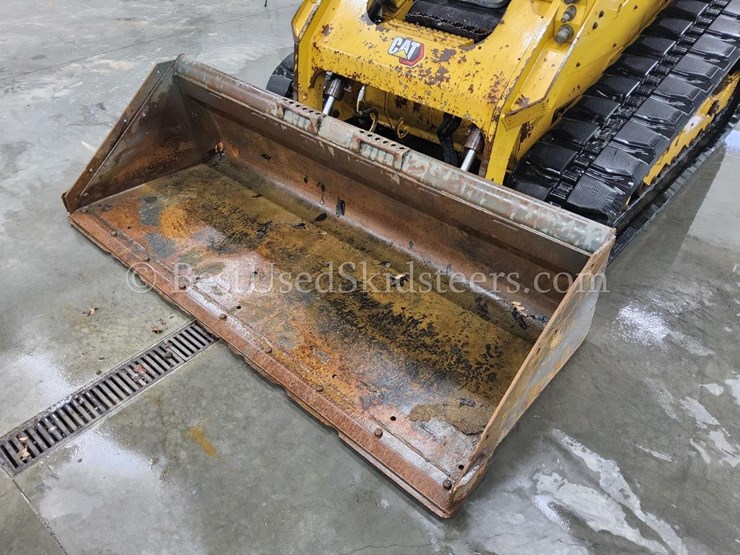 2020-caterpillar-299d3-image-24