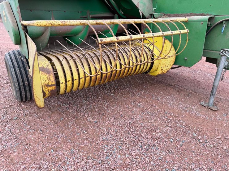 john-deere-336-image-21