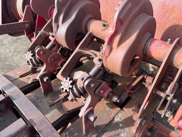 new-holland-69-image-13