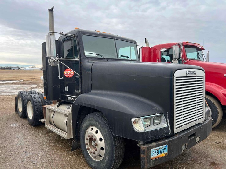 2000-freightliner-fld120-image-2