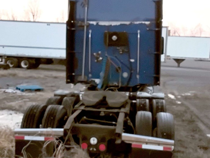 freightliner-cascadia-tractor-2015-freightliner-cascadia-3alxfb007gdg85229-mileage:-does-not-r-image-10