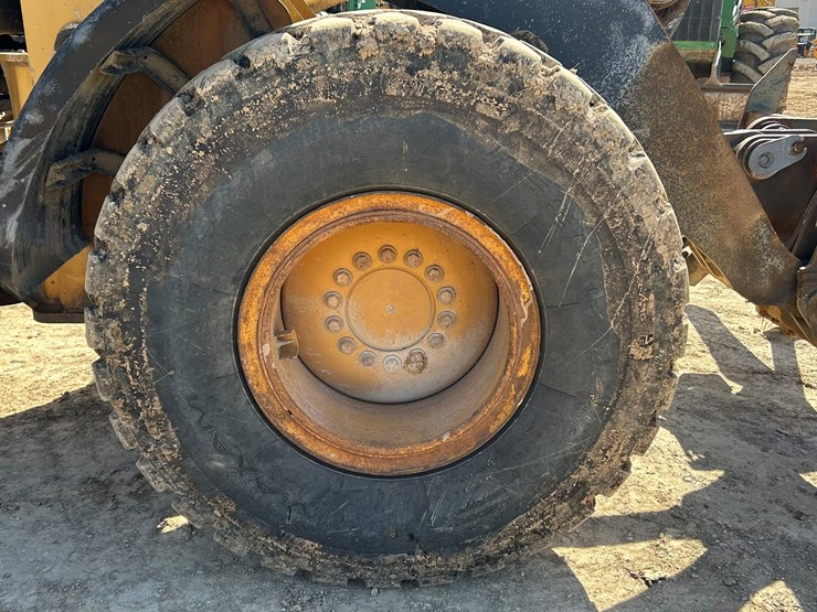 2010-deere-544k-image-82