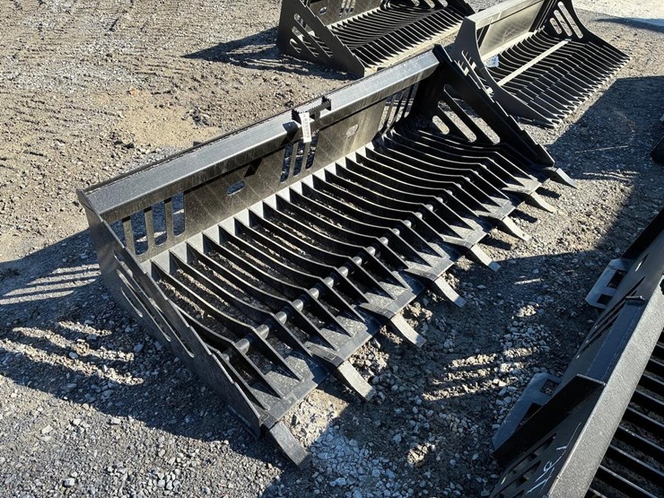 wildcat-84"-skid-steer-skeleton-tooth-bucket-image-1