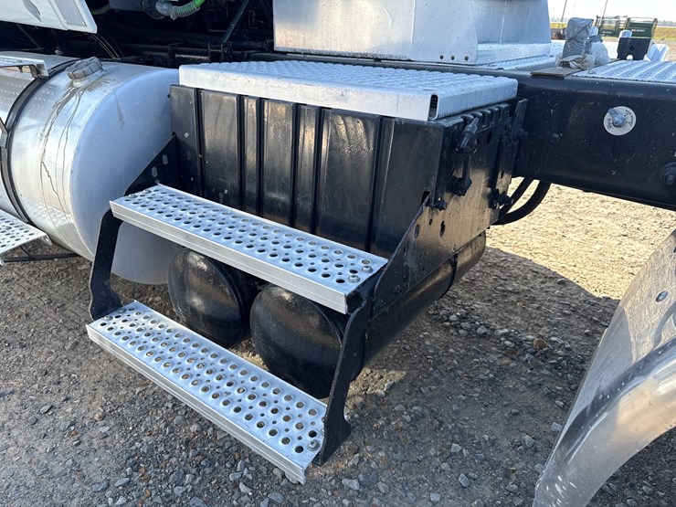 2011-international-prostar-image-23