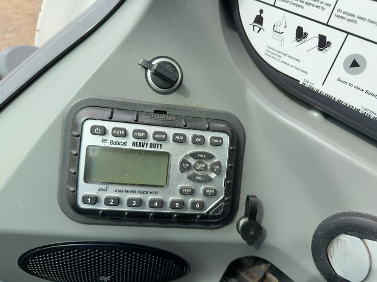 2020-bobcat-t740-image-21