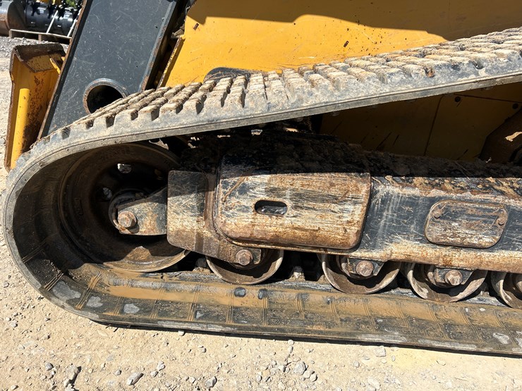 2015-deere-333e-image-46