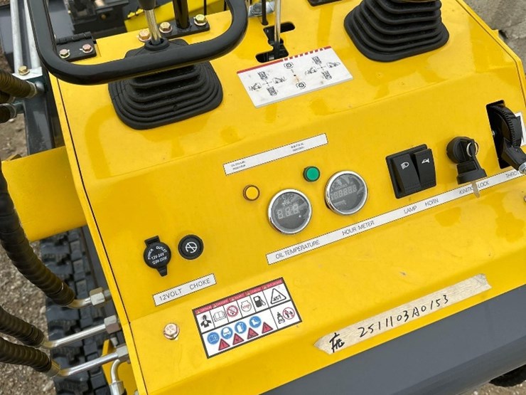 mini-skid-steer-loader-image-3