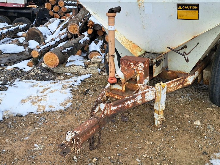 #710-•-fs-fertilizer-spreader-image-22