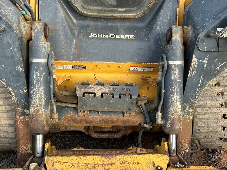 2011-deere-333g-image-11