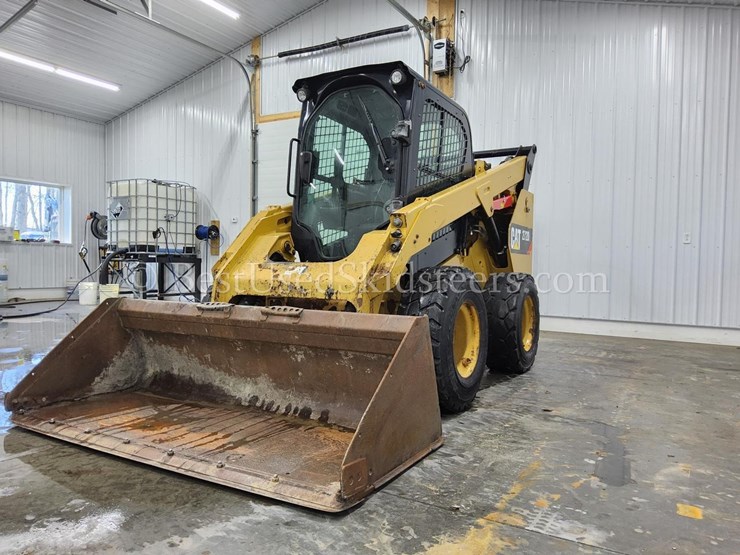 2017-caterpillar-272d2-image-2