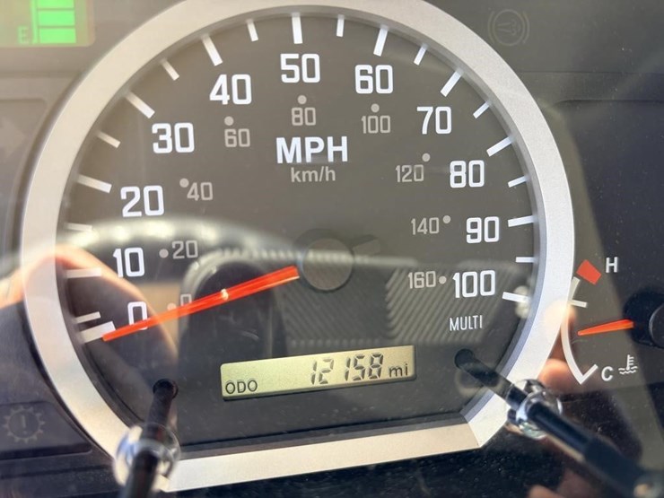 2023-isuzu-nrr-image-19