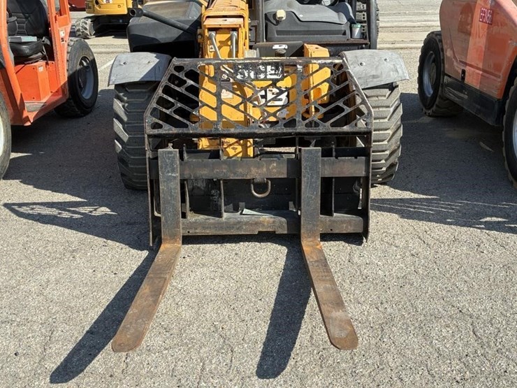 2015-jcb-525-image-7