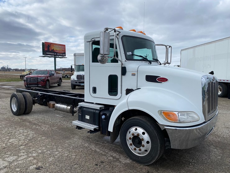 2016-peterbilt-325-image-3