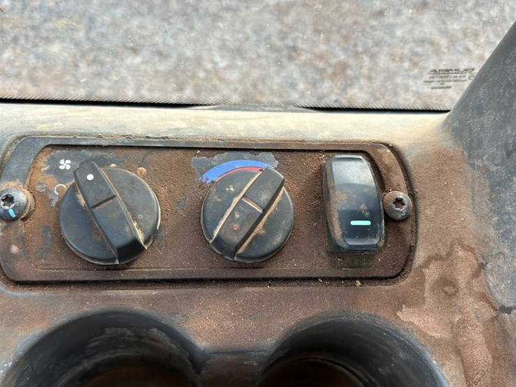 2023-caterpillar-d1-image-50