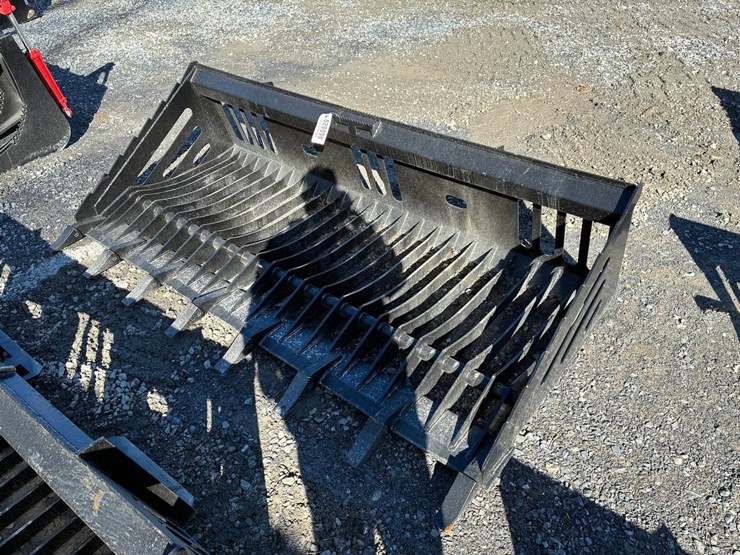 wildcat-84"-skid-steer-skeleton-tooth-bucket-image-2