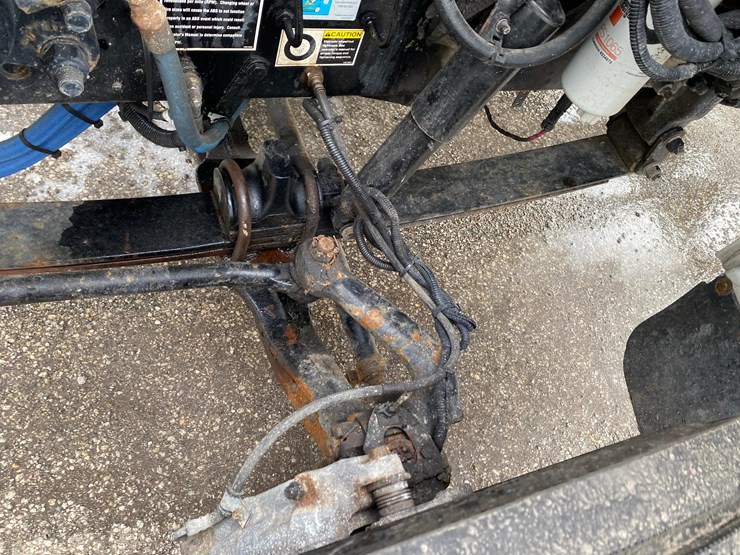 2016-peterbilt-325-image-42