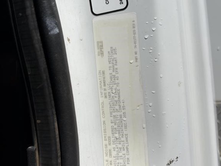 2012-freightliner-m2-106-image-10