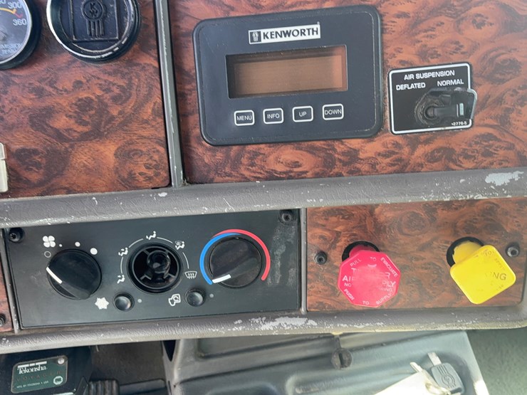 2002-kenworth-t800-image-23