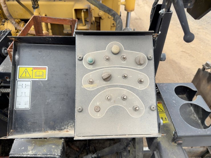 2010-caterpillar-ap-555e-image-31