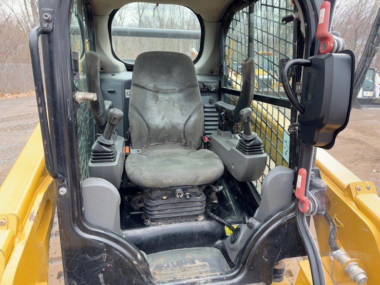 2020-caterpillar-259d3-image-19